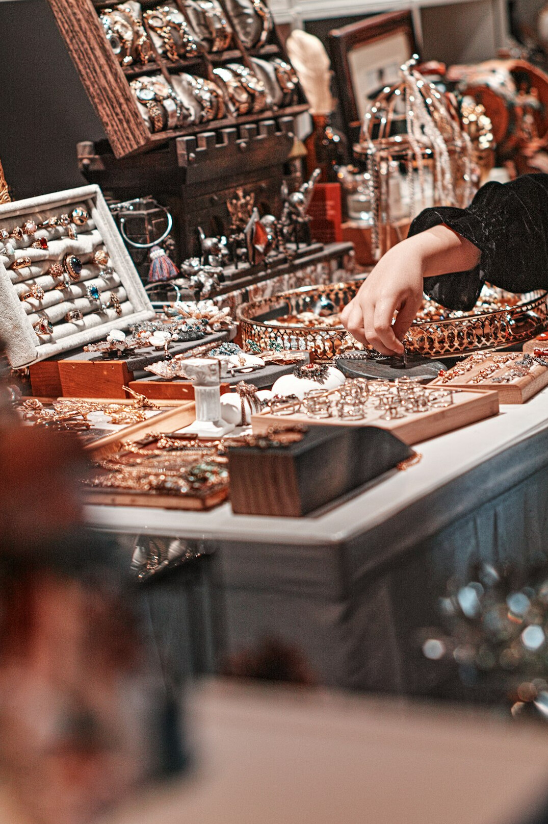 woman hiding jewelry in store