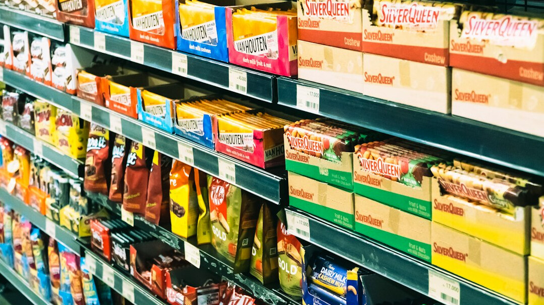 store detective in supermarket